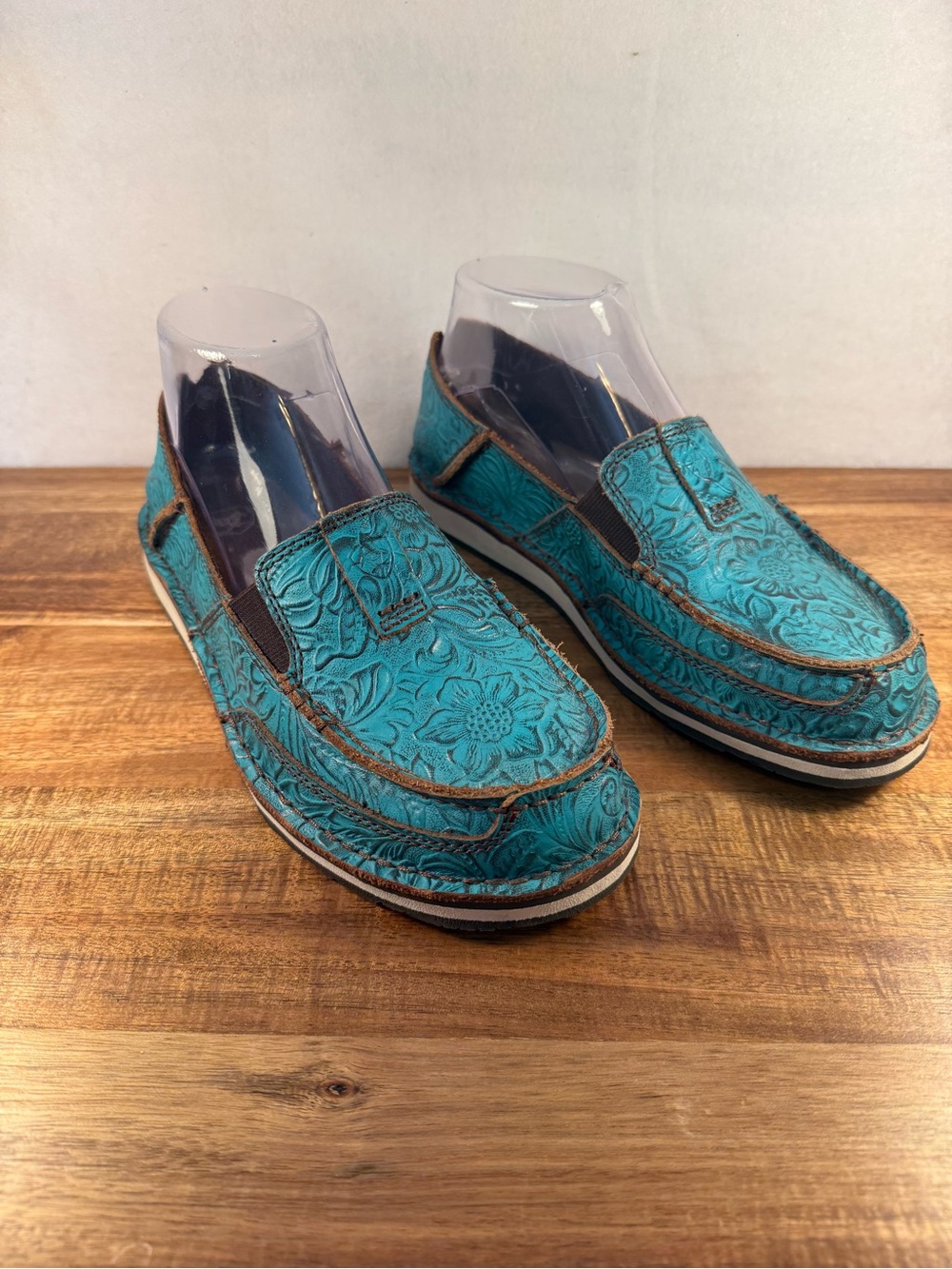 Ariat Brushed Turquoise Embossed Leather Floral Cruiser Slip-on Shoes Sz 7 NWOT